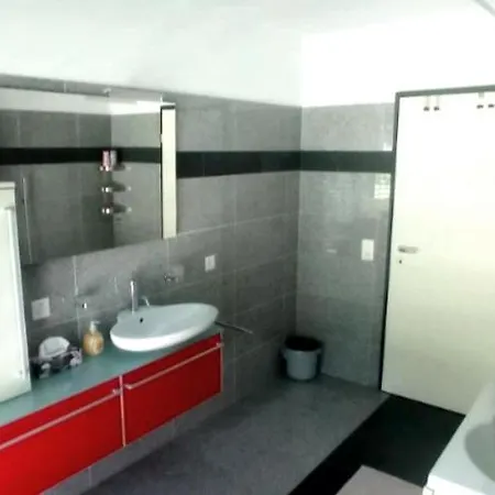 33 Self Check-in 24h Gasthuis Cadenazzo