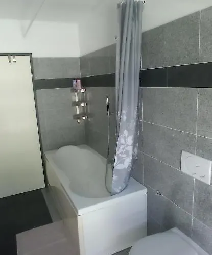 33 Self Check-in 24h 3*