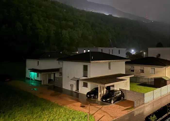 33 Self Check-in 24h 招待所 3*