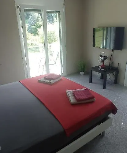 33 Self Check-in 24h